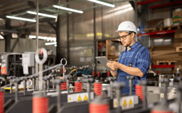 Maintenance worker has all the information he needs in one place with mobile ERP 